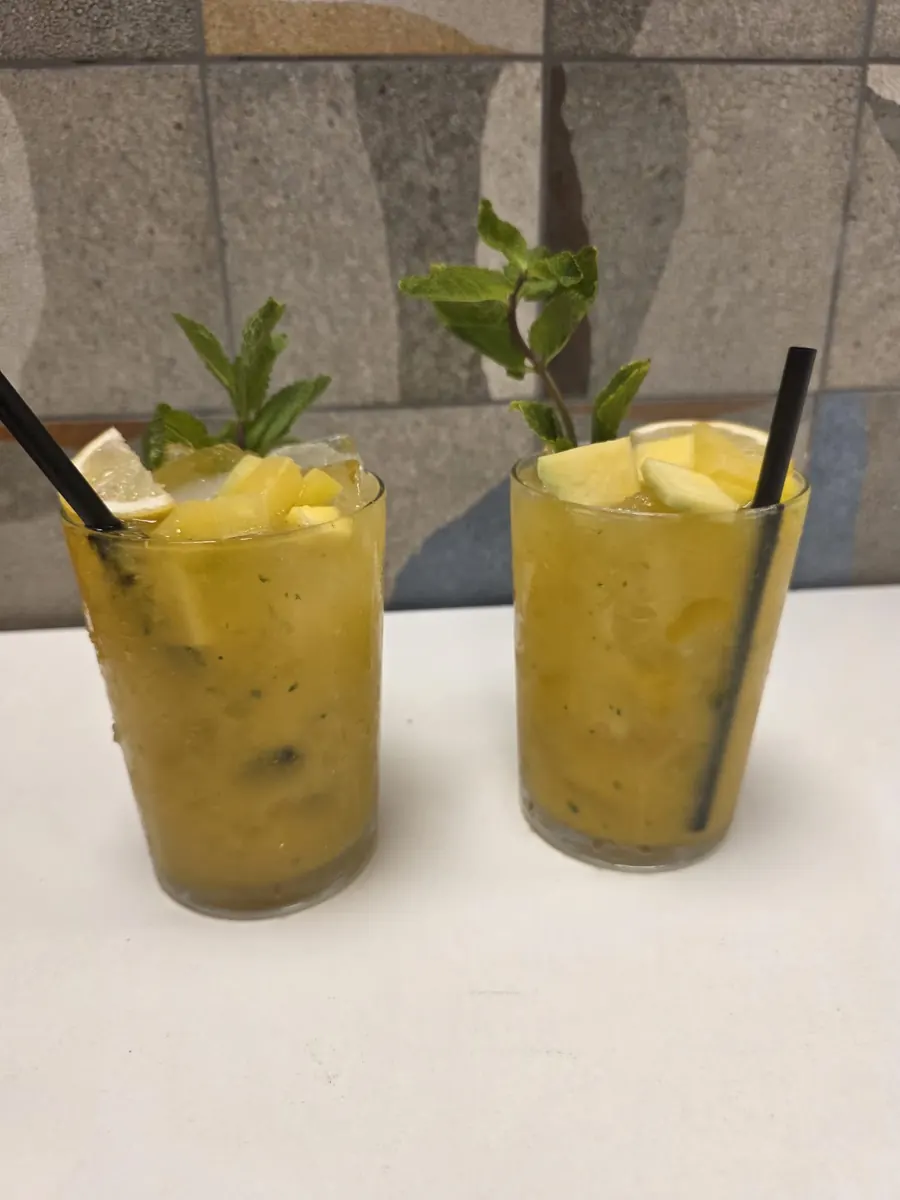 Mojitos de mango con hierbabuena