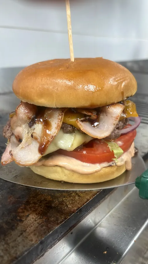 Hambre a las 2 de la madrugada: abrimos hasta las 2:30 en El Quiñón